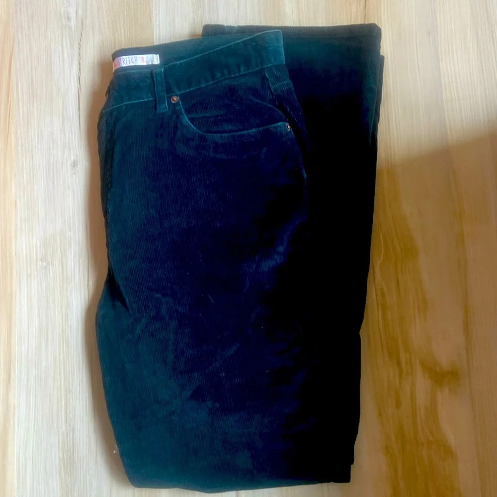 Bill Blass Forest Green Women’s Thin Wale Corduroy Pants